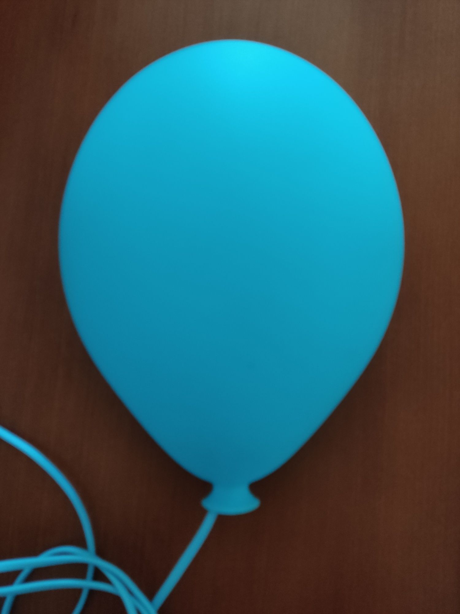 Candeeiro infantil de parede. Foma de balão