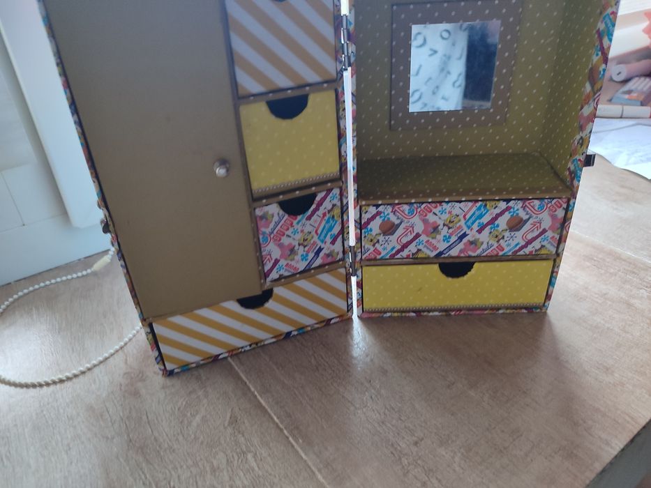 Шафа.для аксесуарів..Губка Боб