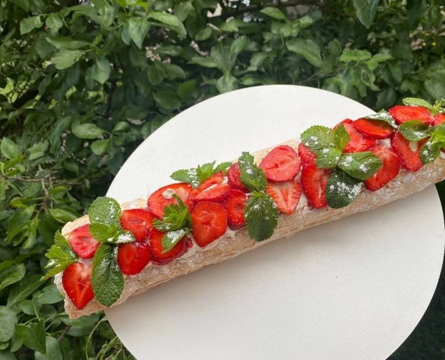 Маренгові рулети та торти Тірамісу