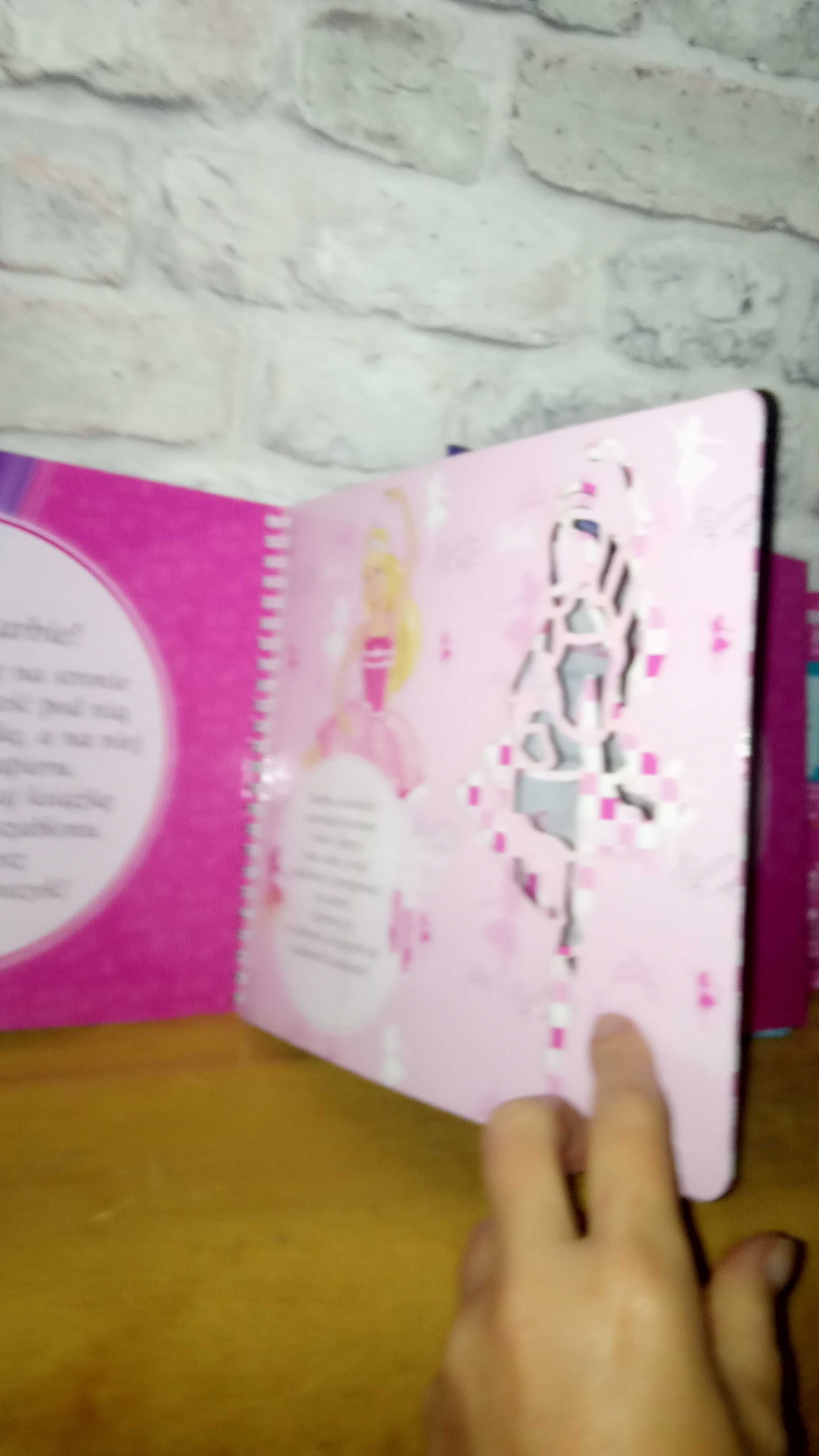 Zestaw Barbie 2 książki+szablony oraz książka +4 ukladanki puzzli