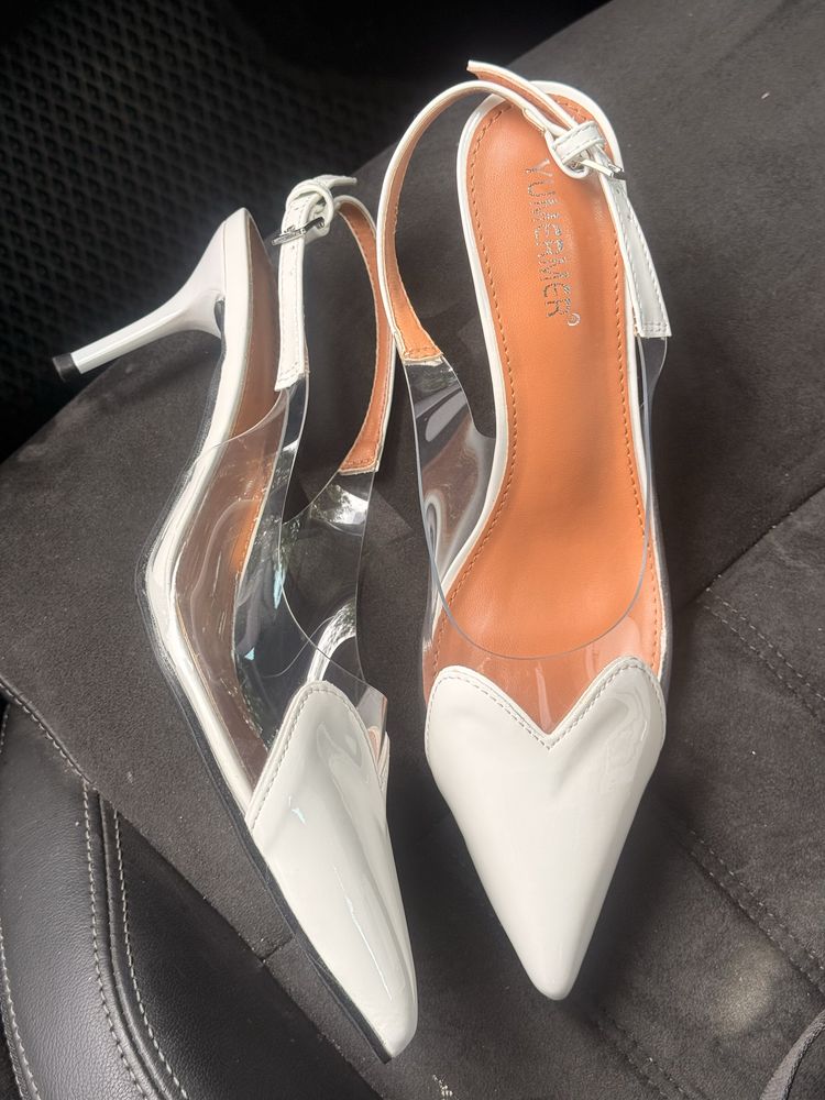 Босоніжки в стилі Alaia