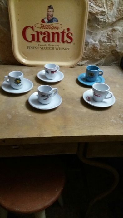 Lote quatro chávenas e pires ,cafe  de colecção
