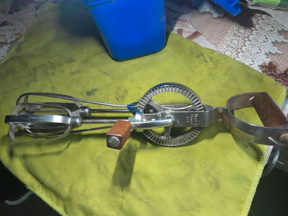 Вінтажний ручний міксер