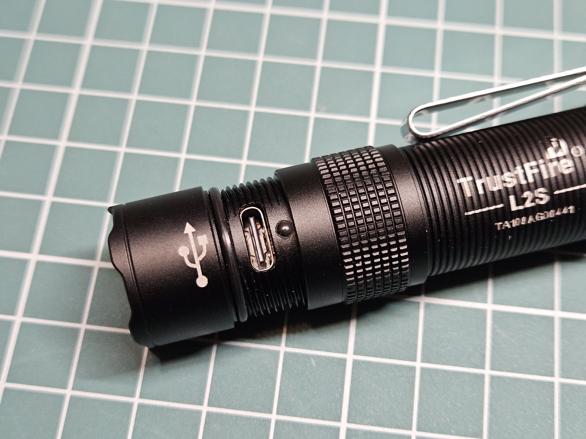 TrustFire L2S mini latarka taktyczna 1050lm ładowalna USB-C 14500