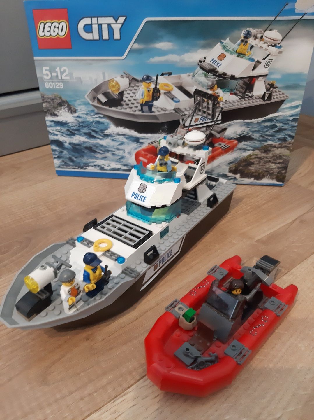 Kompletny zestaw klocków LEGO 60129 policyjna łodź patrolowa