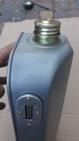 Pojemnik metalowy  karnister z miarą