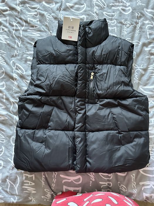 Безрукавка як для хлопчика так і для дівчинки