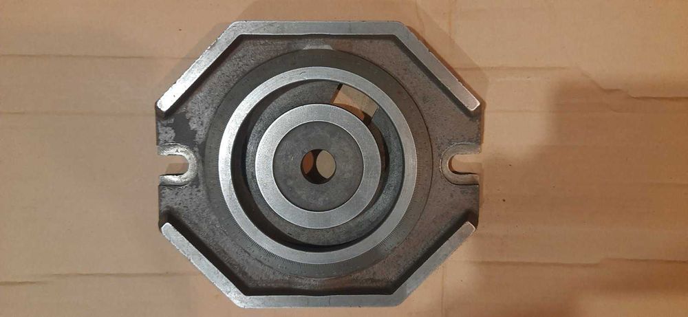 Поворотная основа. Тиски фрезерные WMW SX1-160 Heckert. Германия