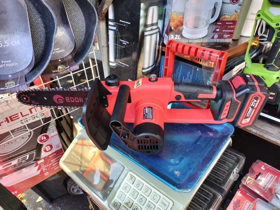 Аккумуляторная пила Edon 21Вт/2шины и цепи 25/30 см./2шт аккум. Makita