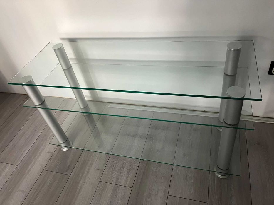 Szklany stolik pod telewizor