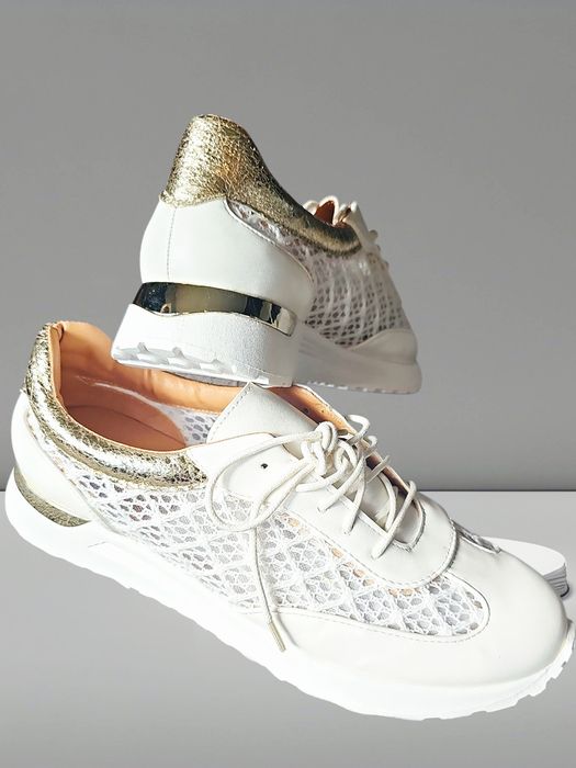 Buty sportowe damskie w eleganckiej białe zdobione złocenia 41-26,5