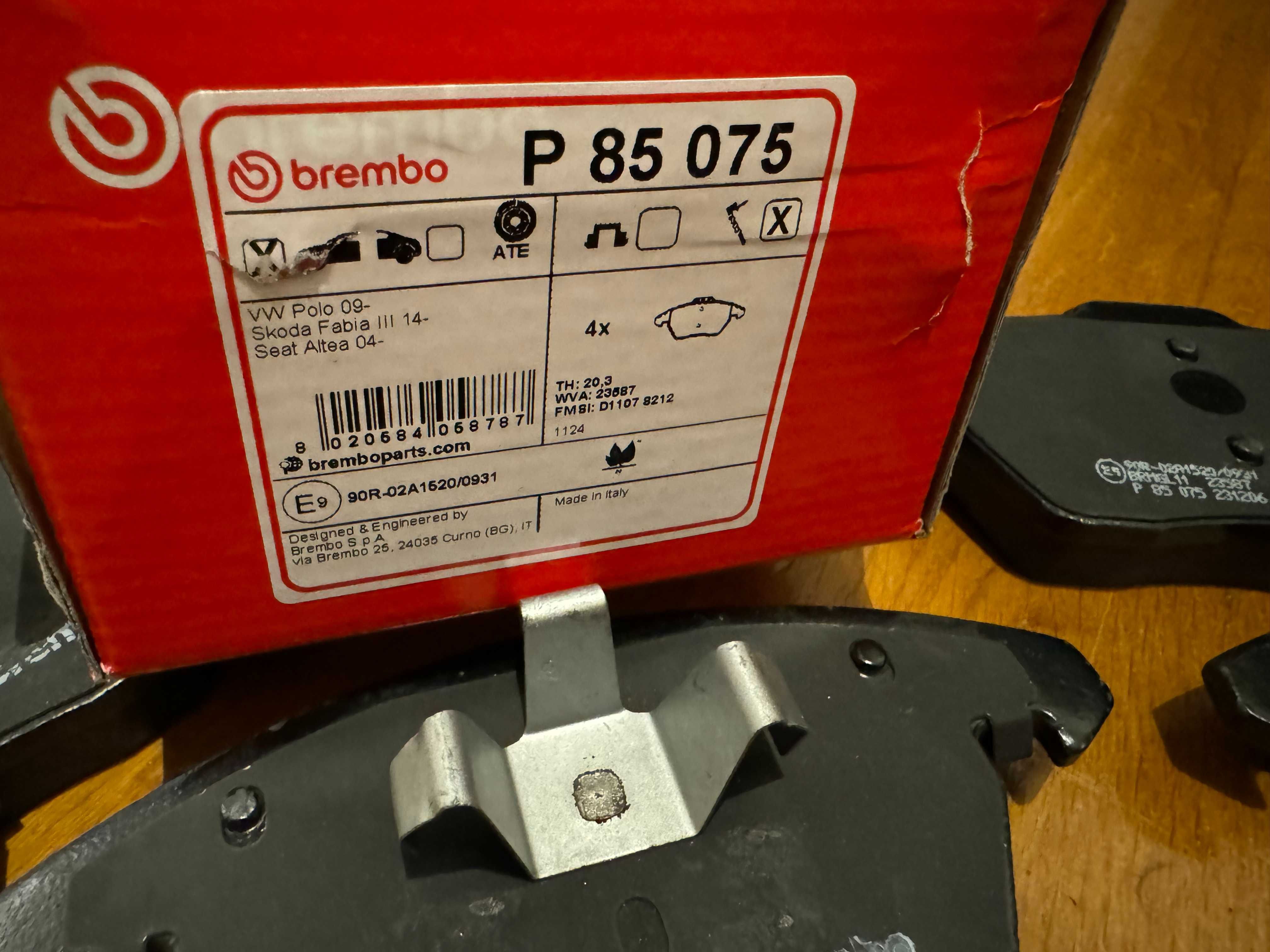 Pastilhas de Travão Brembo P 85 075 - Novas