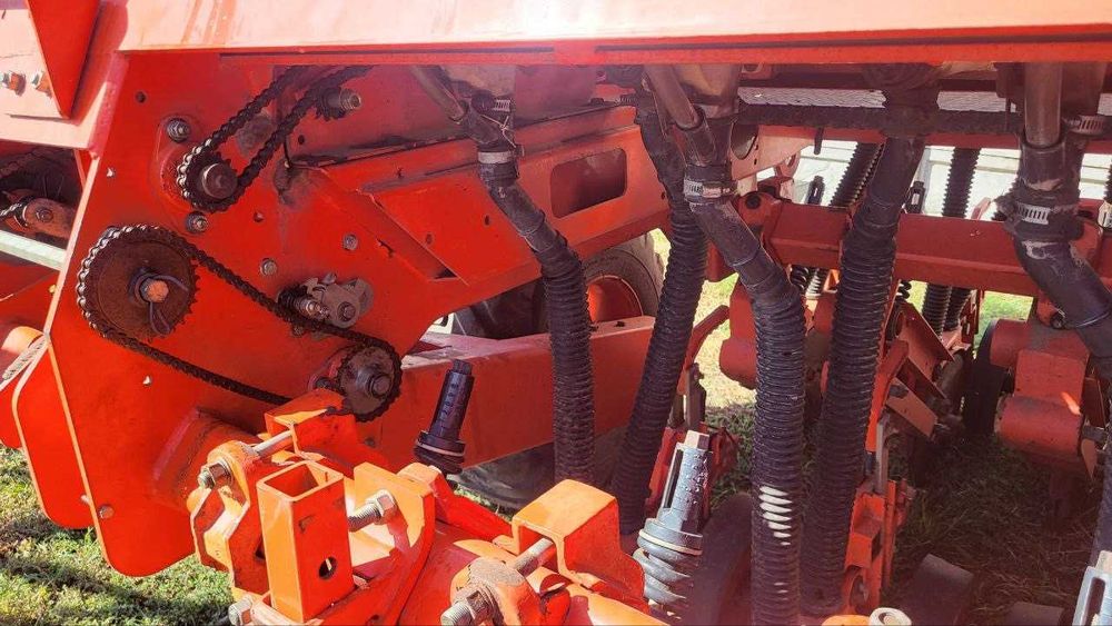 Продам 5 метрову зернову сівалку Kuhn SDM 2227/29 на 29 рядків