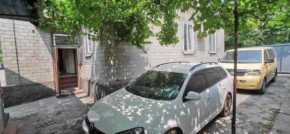 Продається двоповерховий будинок біля ЖД вокзалу