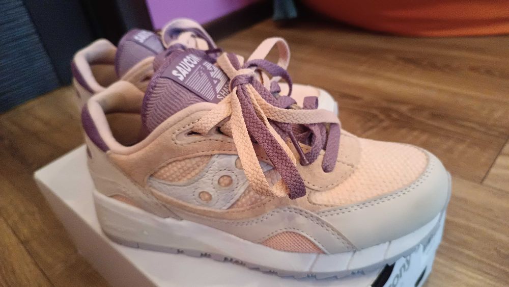 Продам жіночі  кросівки Saucony Shadow 6000 Originals