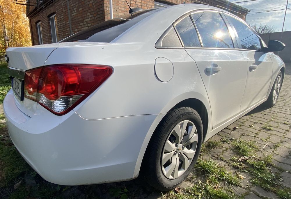 Chevrolet Cruze 2015 1.8 бензин автомат