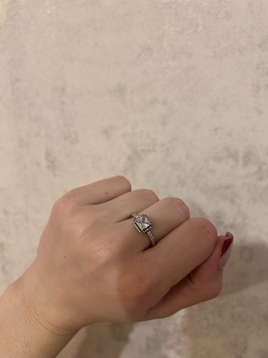 Продам каблучку Пандора