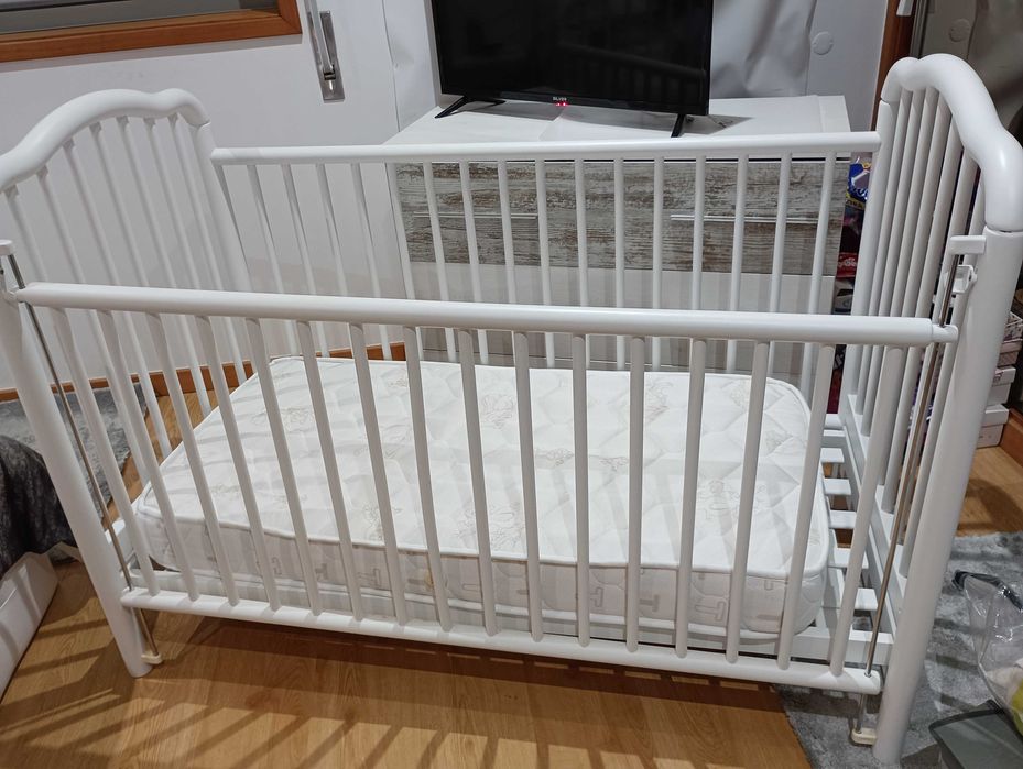 Cama bebé como nova - lacada branco + colchão viscoelastico + edredão