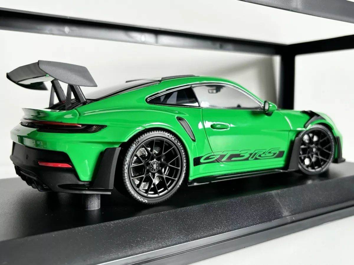 Minichamps 1:18 porsche 911 (992) GT3 RS ano 2023