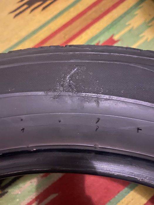 Продаю шини 215/55 R17, (1000грн за одну)