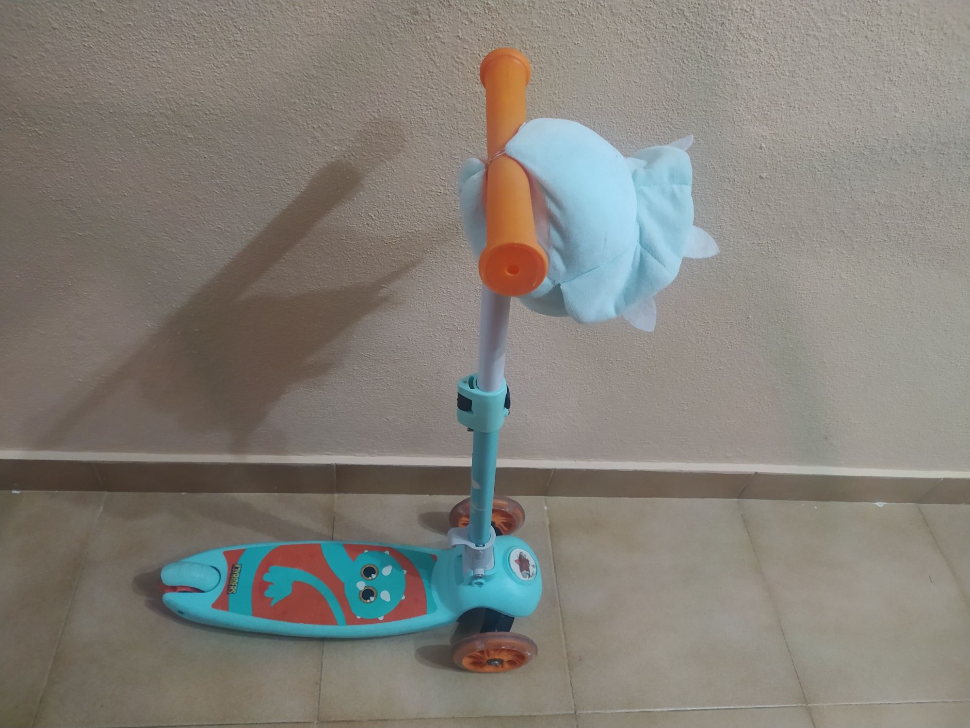 Trotinete três rodas