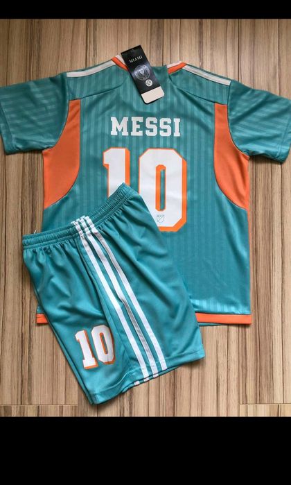 Розпродаж футбольних форм для дітей