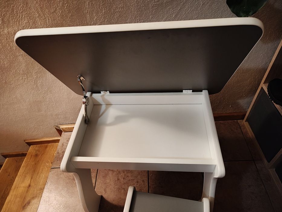 Stolik dziecięcy z krzesełkiem