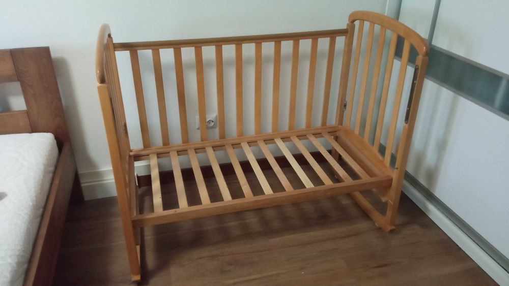 дитяче ліжко колиска з матрацом