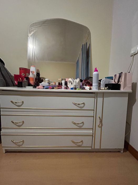 Cómoda com Gavetas
