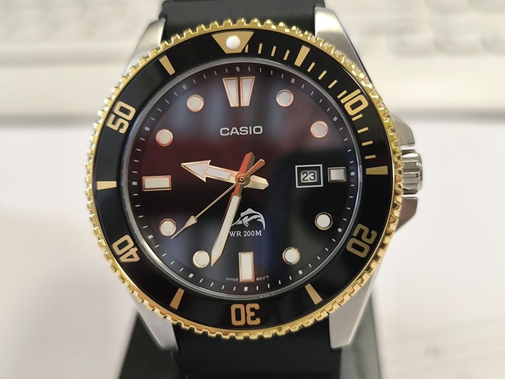 Zegarek Casio duro GOLD