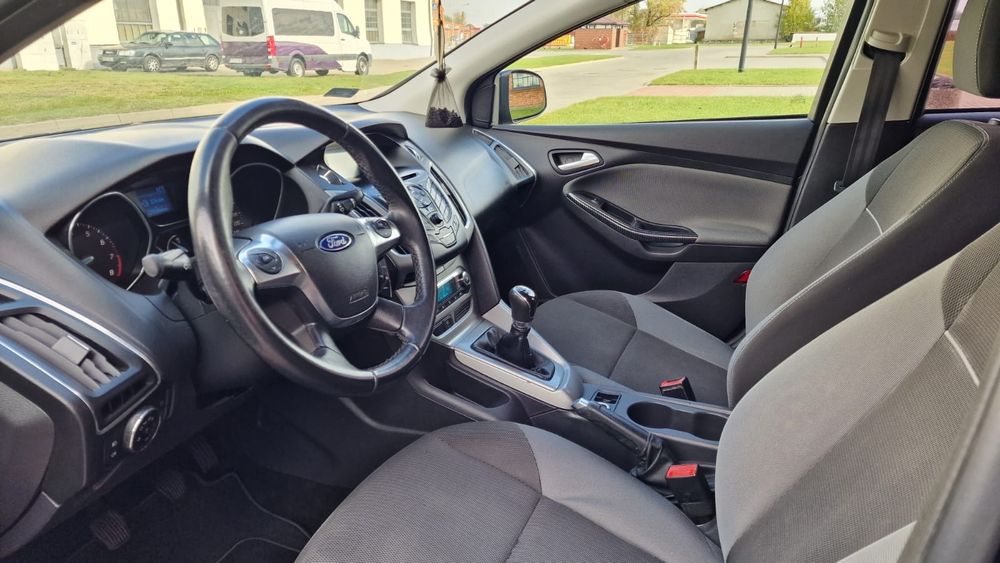 Ford Focus 1.6 Benzyna  2012 rok