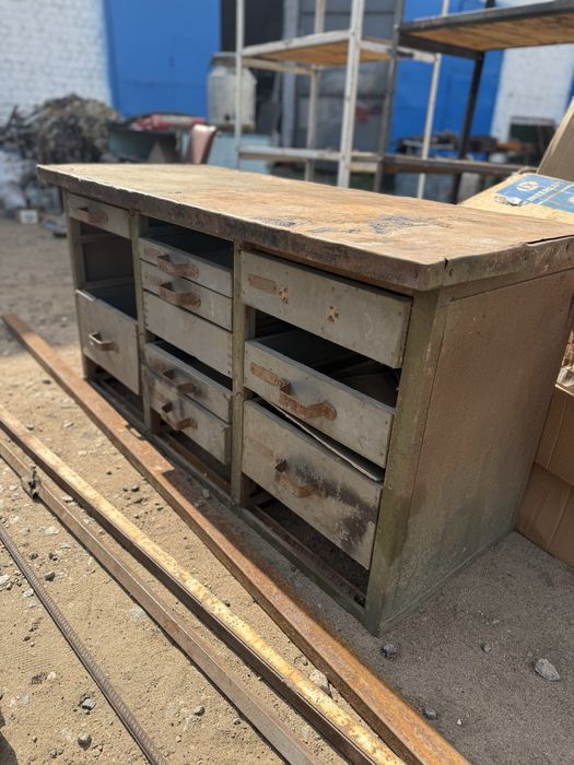 Продам,столы,шкафы в гараж