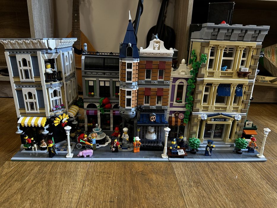 Lego 10255 Modular Lego 10278 plac zgromadzen