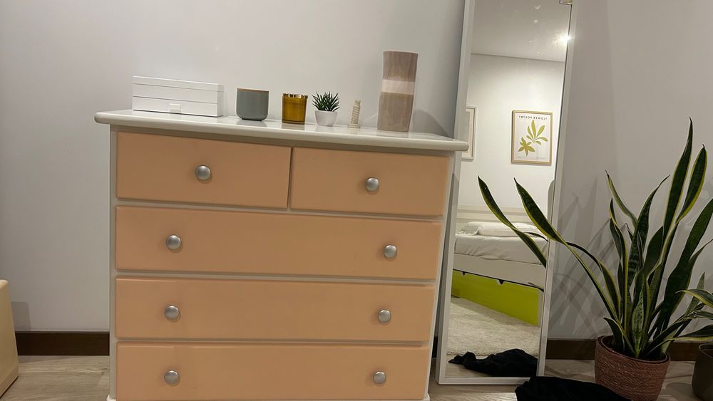 Cómoda  madeira branca e rosa