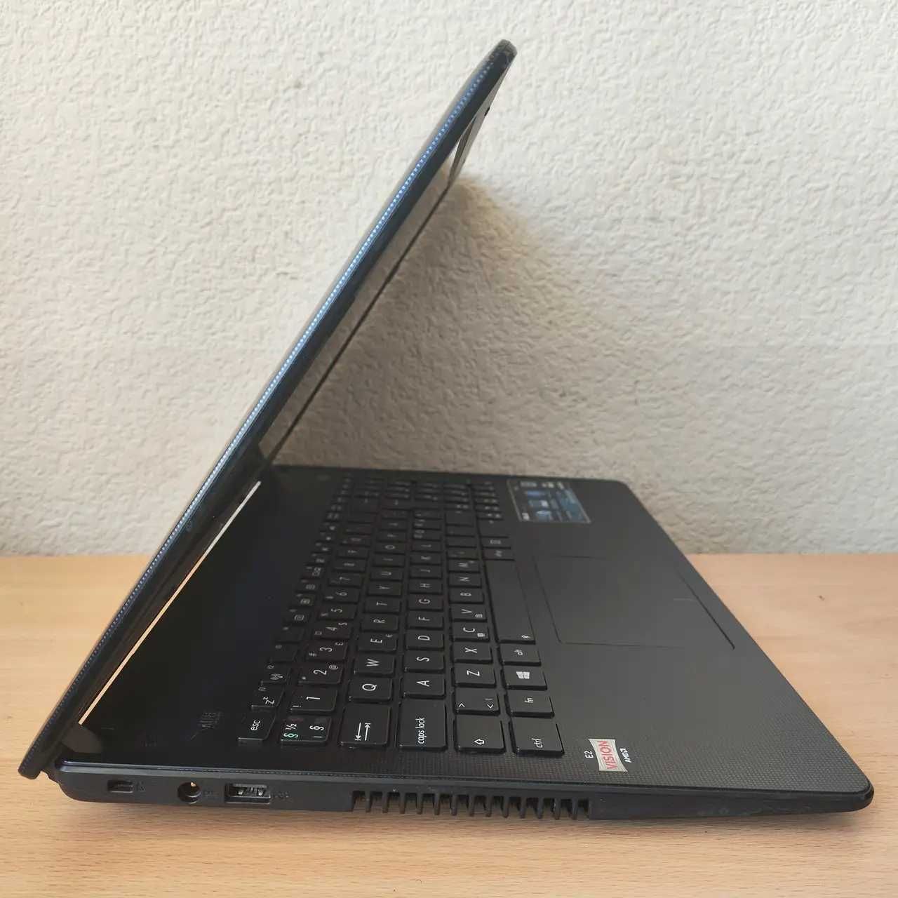 Навчання та робота Asus X501U 15.6”AMD E2-1800/4Gb/256SSD/AMD HD7340