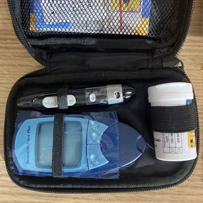 Medidor de glicose com voz Portuguesa – SensoLite Nova Plus - Novo
