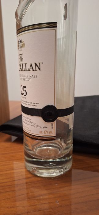 Garrafa vazia Macallan 25 anos