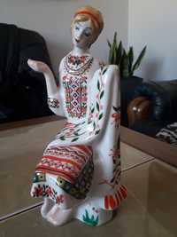 Figurka porcelanowa" Ukraińska hafciarka Kijów