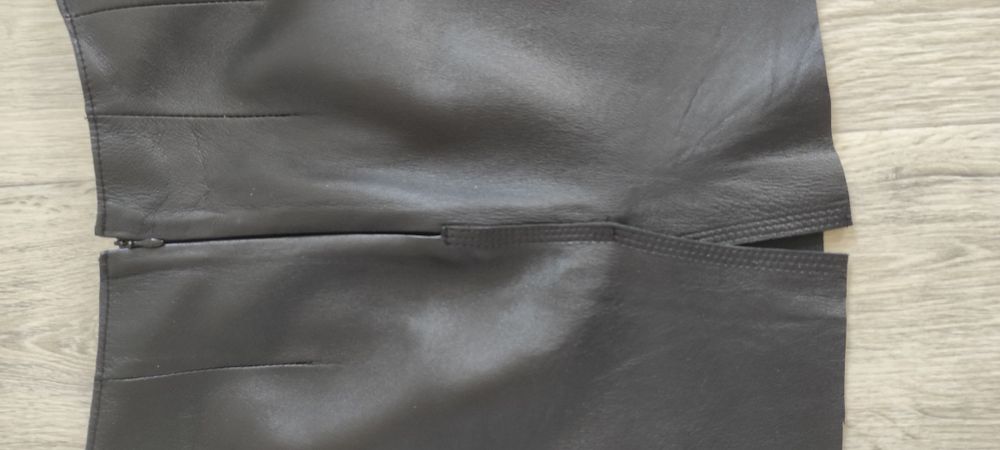 Чорна юбка натуральна шкіра