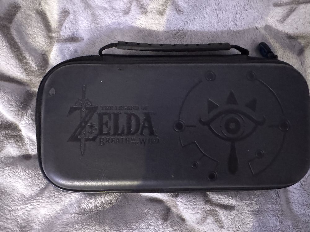 Nintendo Switch + Akcesoria + 4 Gry