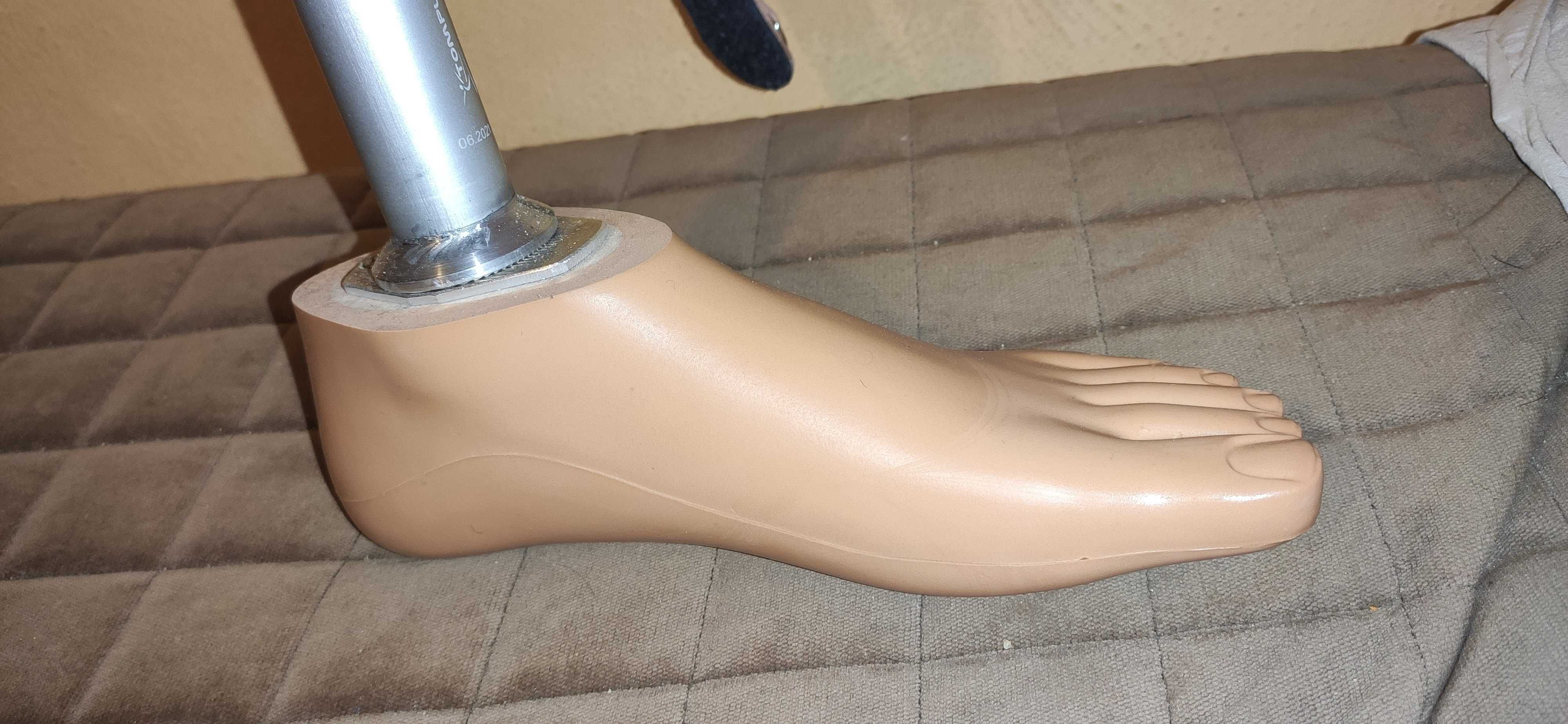 proteza nogi lewej firmy TOMPLAST