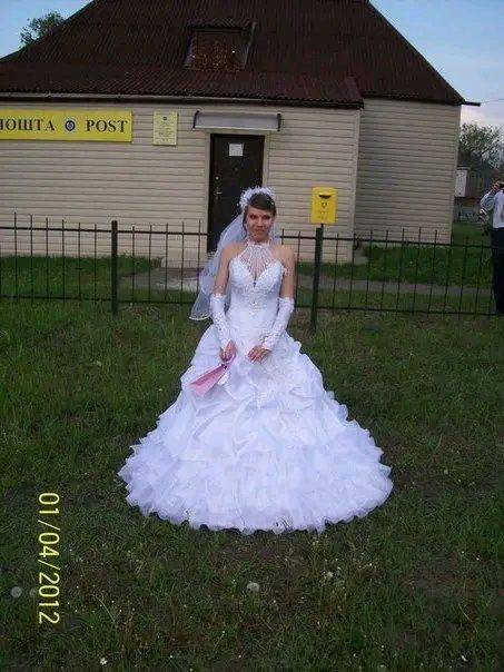 Продам весільну сукню в гарному стані.