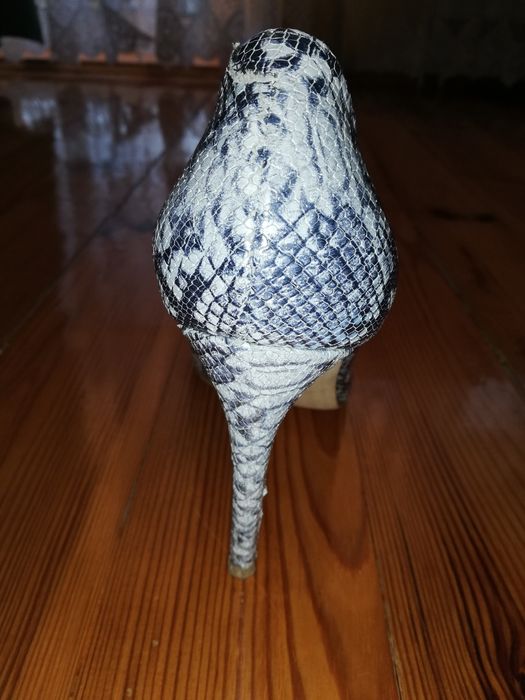 Szpilki Wężowe Śliczne