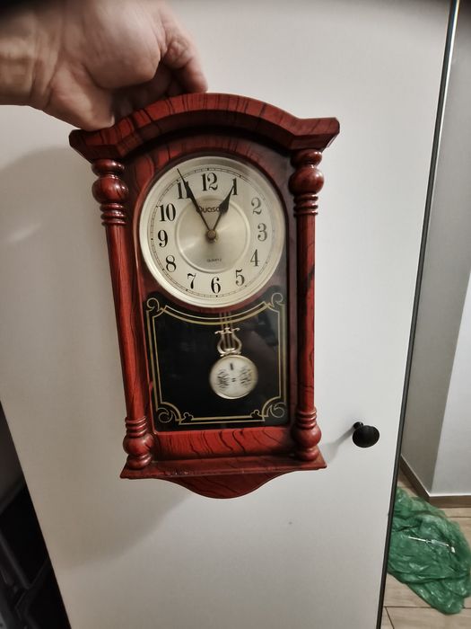 Zegar ścienny na baterie