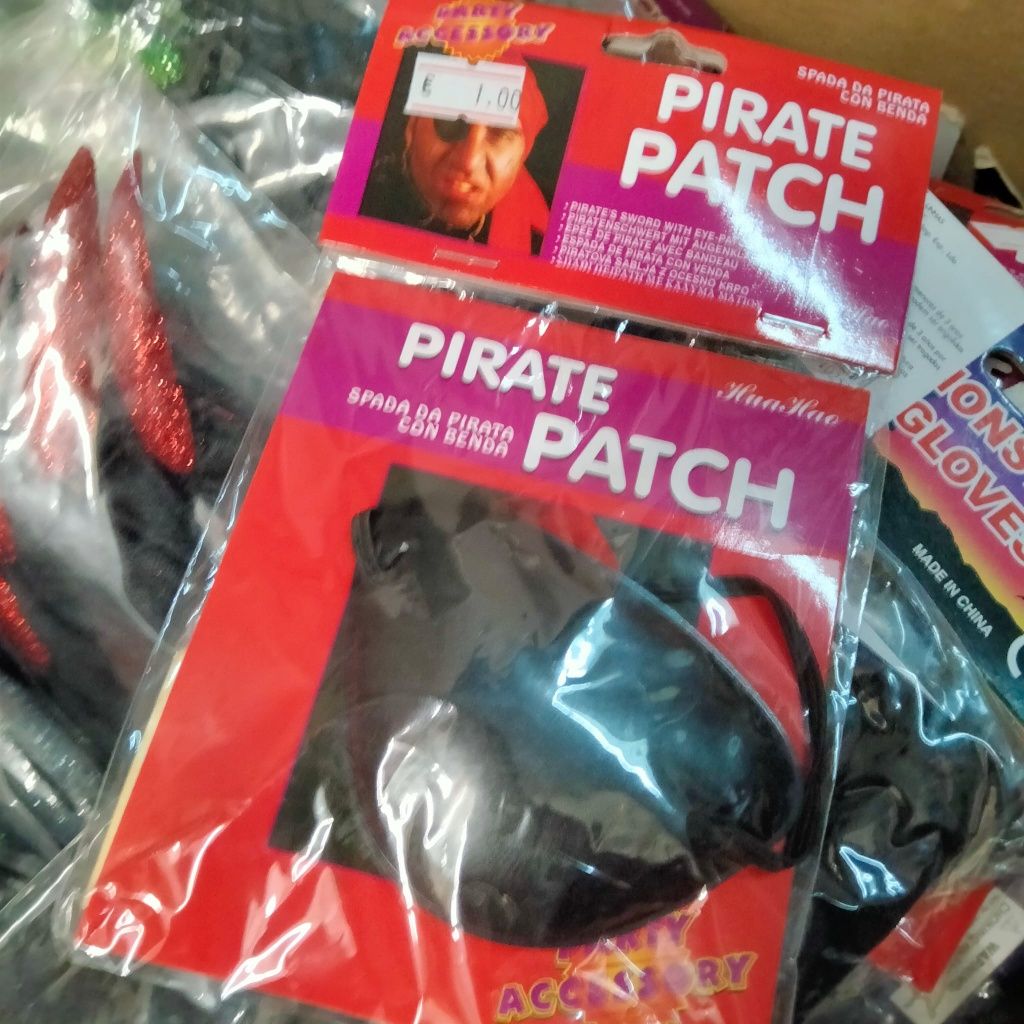 Lote artigos Halloween e carnaval. Preço desde 0.50€ peça