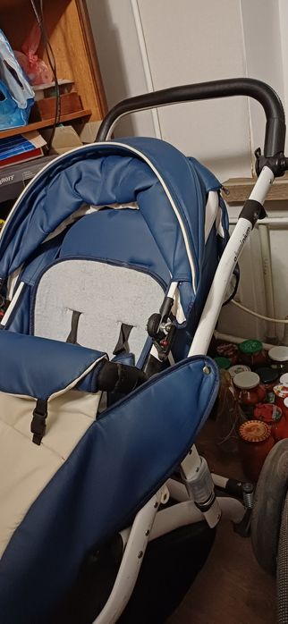 Продам всесезонную коляску 2 в 1 в очень хорошем состоянии недорого