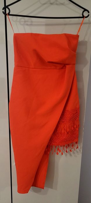 Nowa przepiękna dopasowana sukienka asymetryczna bez ramiączek XS