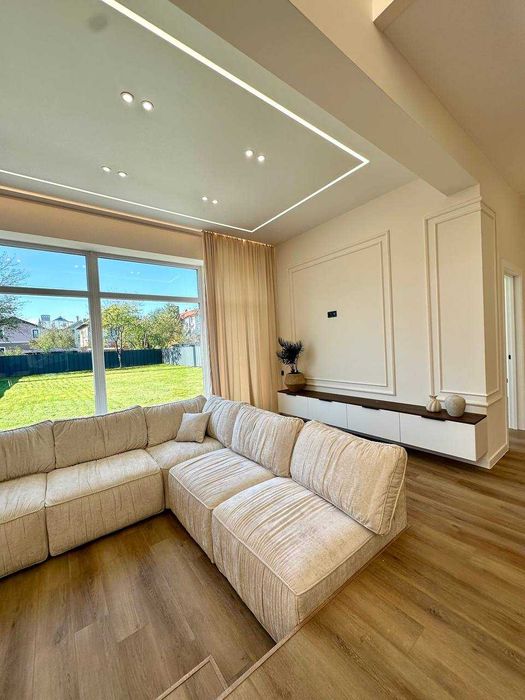 Шикарний Будинок в передмісті