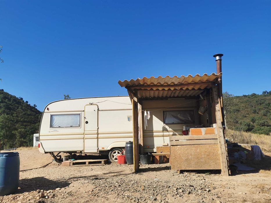 Caravanas para alugar e terreno disponível - Serra Algarvia