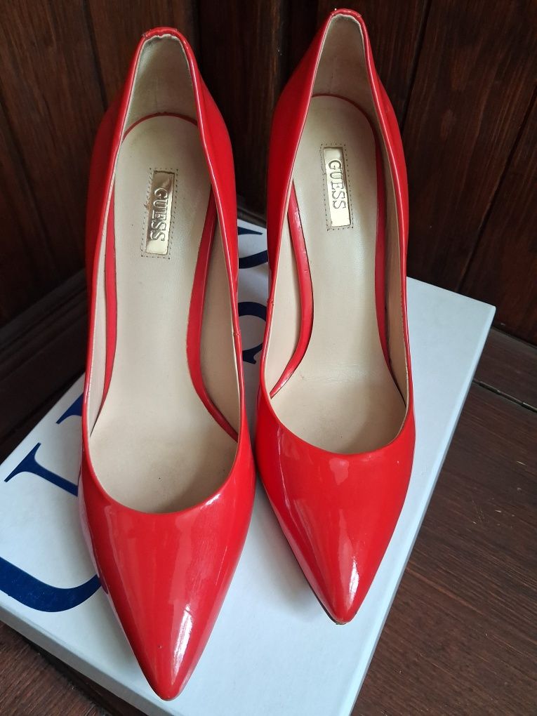 Продам туфлі Guess